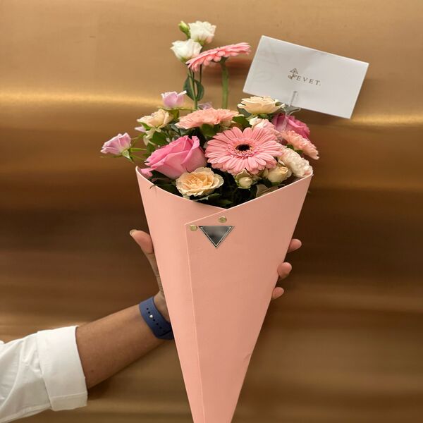 2ce82bb7_Ev-Tan hand bouquet.jpg